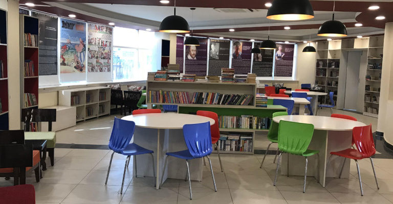 Kiran-Nagarkar-library-2