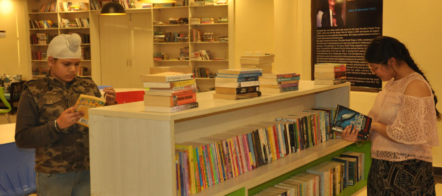 Kiran-Nagarkar-library-1