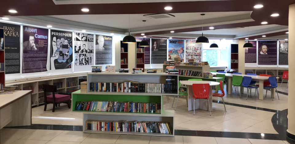 Kiran-Nagarkar-library-3
